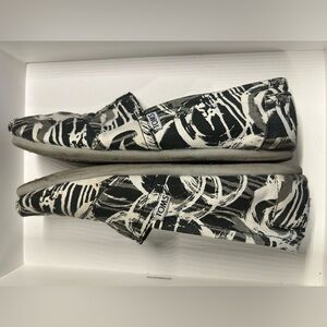 Tom’s Classic Black Grey Canvas Paint